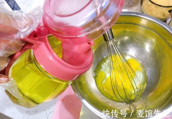 烤箱|网红糯米蛋糕，教你家庭版的做法，吃起来柔软香甜，馋哭孩子了！