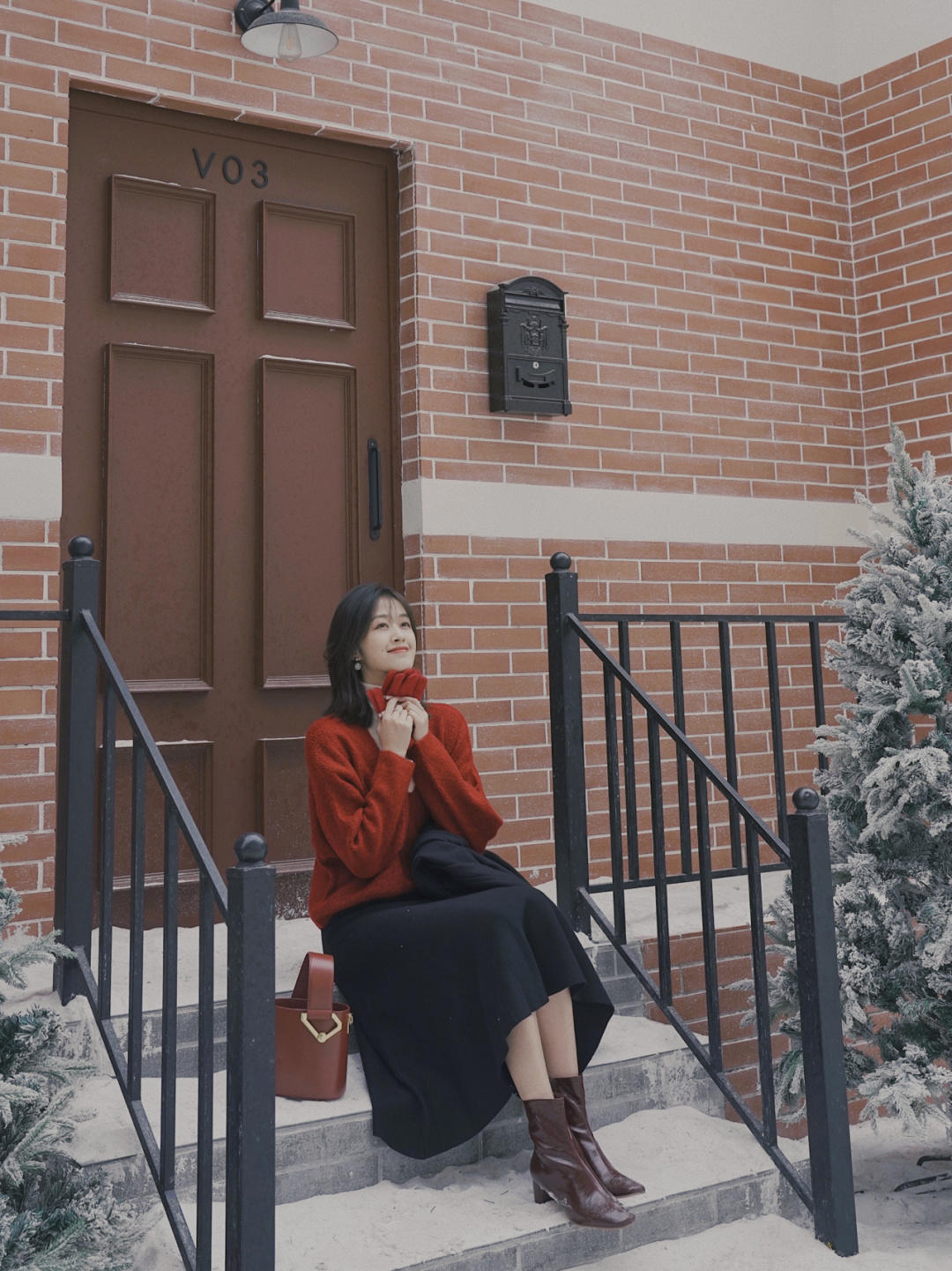 黑色|“毛衣+半裙”又火了,爱美女孩掌握写3个搭配技巧,个性又耐看!