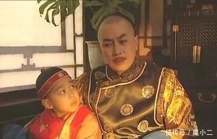 雍正|雍正一岁时抓阄，拿着毛笔随便写了个字，康熙看到后脸色大变