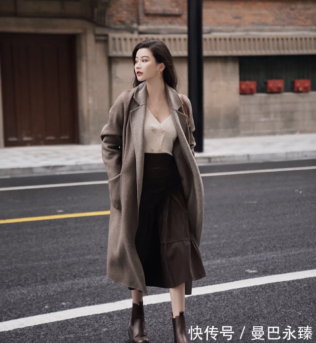 小姐姐 秋冬买靴子,尽量少买黑色,这4种“高级色”时髦也百搭,显腿长