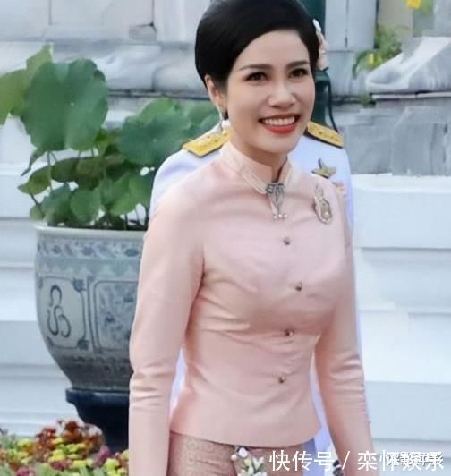 泰王玛哈#泰王热捧贵妃,诗妮娜徽印并肩王后,苏提达没有意见