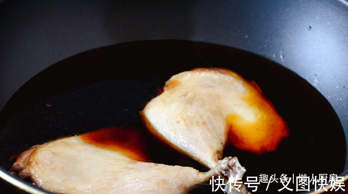 回家|7元买了两只鸭腿,回家简单做了一盘酱鸭腿,比卖的好吃多了