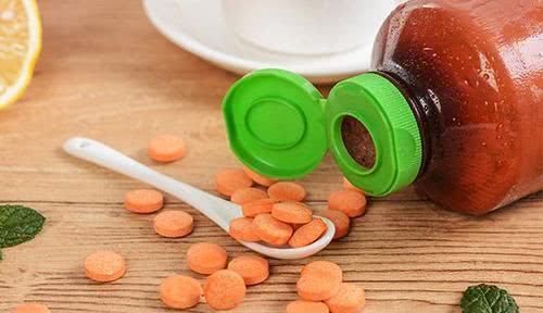 嘴唇总是干裂没亮泽？不只是缺水，还跟缺乏一种营养素有关