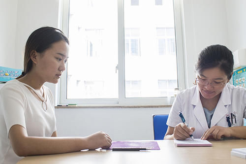 子宫|长了子宫肌瘤，饮食要忌嘴吗？哪些食物不能多吃，否则会变严重？