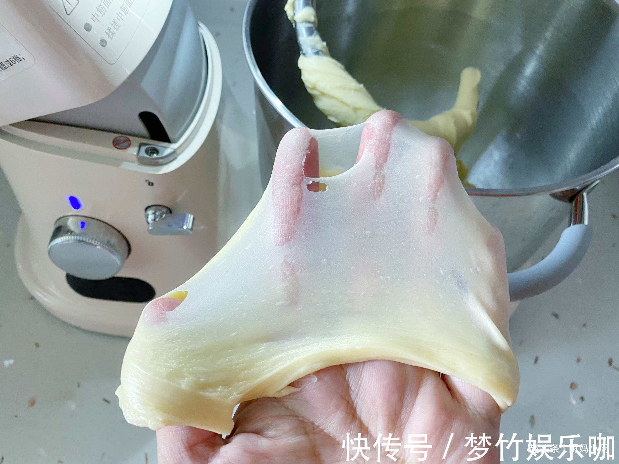 黄油|用了九年的面包配方,奶香浓郁又拉丝,做法简单,比买的好吃