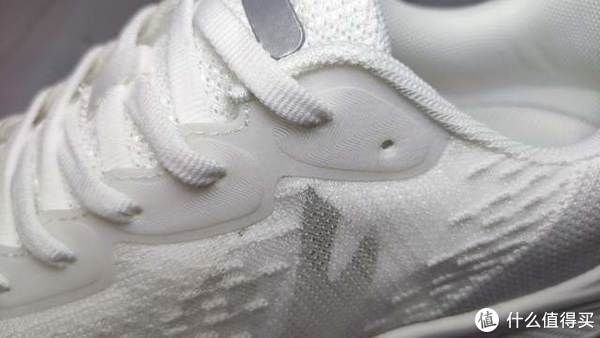 巴斯夫|带给你舒适感光变色体验,无中生有光变科技休闲鞋评测