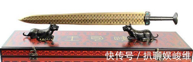 草原民族|冷兵器时代,为什么游牧民族喜欢弯刀,农耕族喜欢直刀