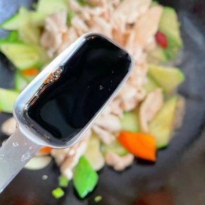 水淀粉|超嫩滑的鸡胸肉炒黄瓜片这么做，吃前一定备足饭