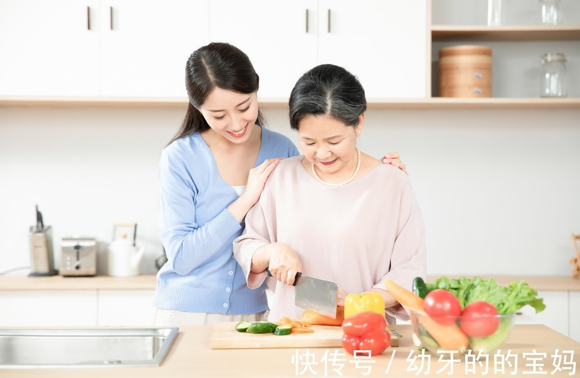 血缘关系|姥姥带娃越来越多,姥姥带娃的优势,替奶奶感到心酸