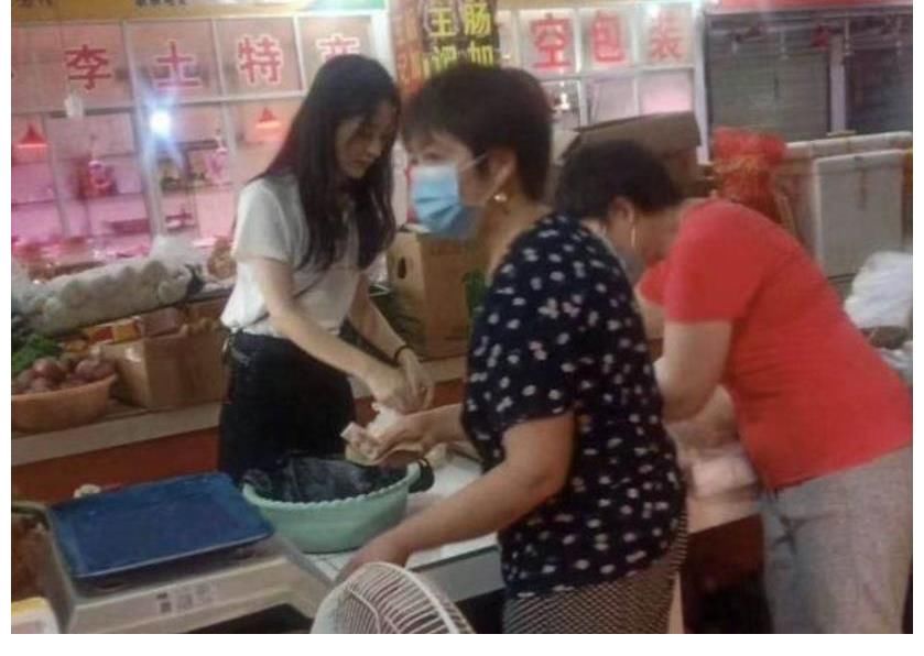 晓明哥|网曝《中餐厅》录制照，赵丽颖黄晓明菜场买菜，颖宝变得更漂亮了？