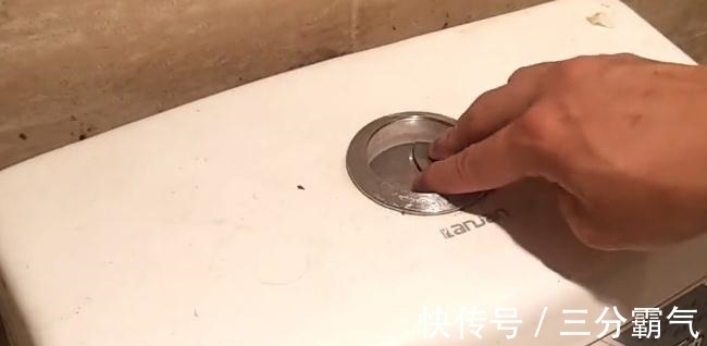 只用一个塑料瓶，马桶一辈子都不臭也不脏，赶紧在家试一试