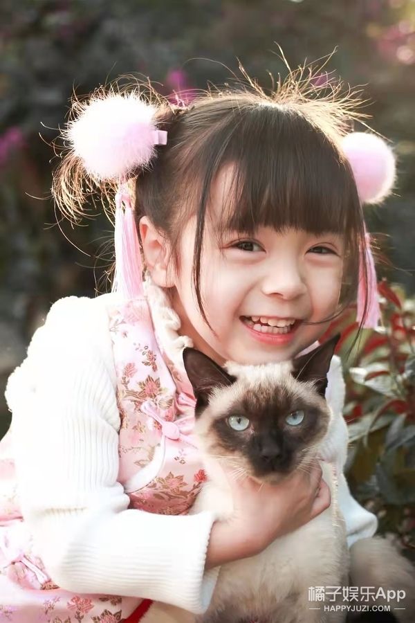 還記得《放開我北鼻》哈琳嗎？她和易烊千璽拍戲了。