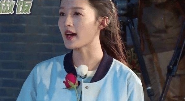 李沁來(lái)|李沁兩年前上《跑男》,誰(shuí)記得鄧超對(duì)她的介紹?現(xiàn)在看完全印證了