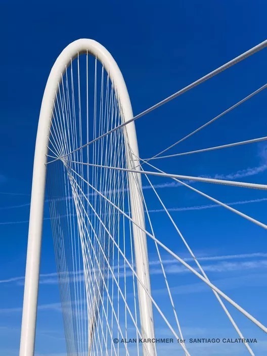 建筑|唯有鬼才,才敢让建筑飞起来!