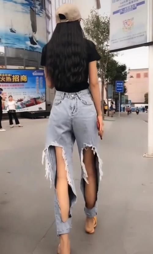 小姐姐|有一种牛仔裤穿法叫“前后调转”，效果出人意料，够潮才敢穿