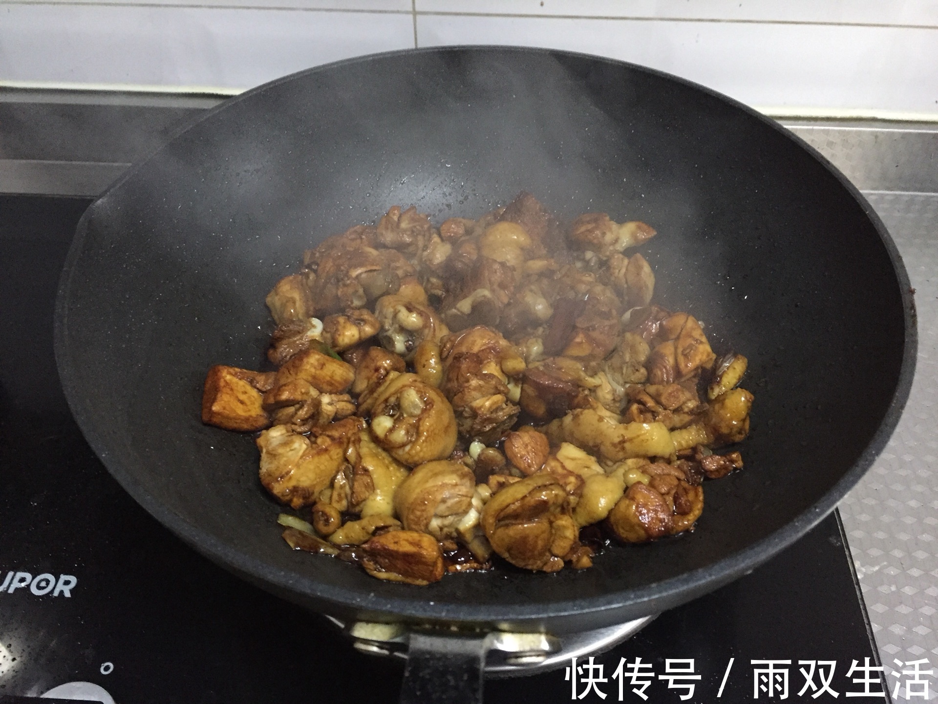 鸡肉|营养丰富的香菇炖鸡,制作简单,香气四溢