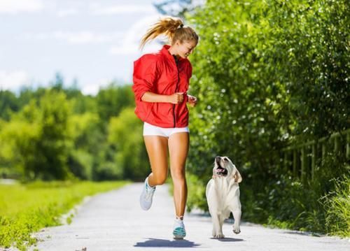 跑步|晨起跑步半小时,与傍晚散步一小时,有何不同?不妨了解下