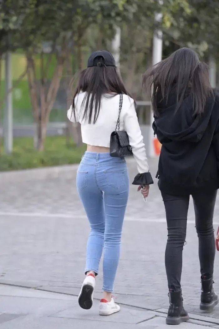 绰约|绰约多逸态,轻盈不自持,同样是牛仔裤穿搭对美的诠释却各有千秋