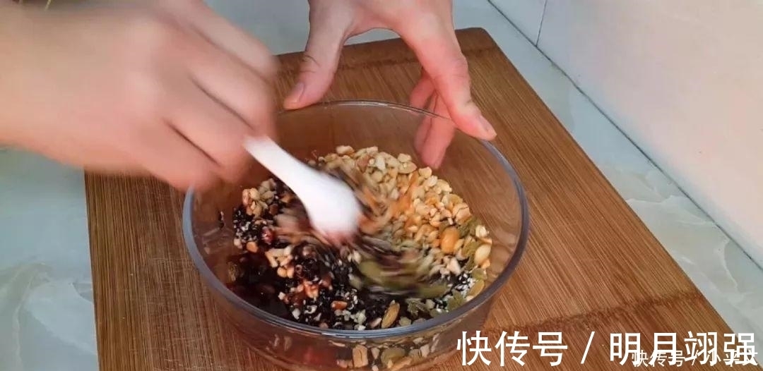 面粉还能这样做,不用一滴水,比面包火烧都好吃,老婆3个不够吃