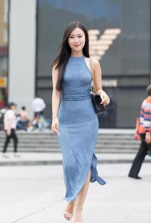 西装外套 瑜伽裤风格的运动型态,完全由欧美明星所引领,再瘦的女孩也喜欢