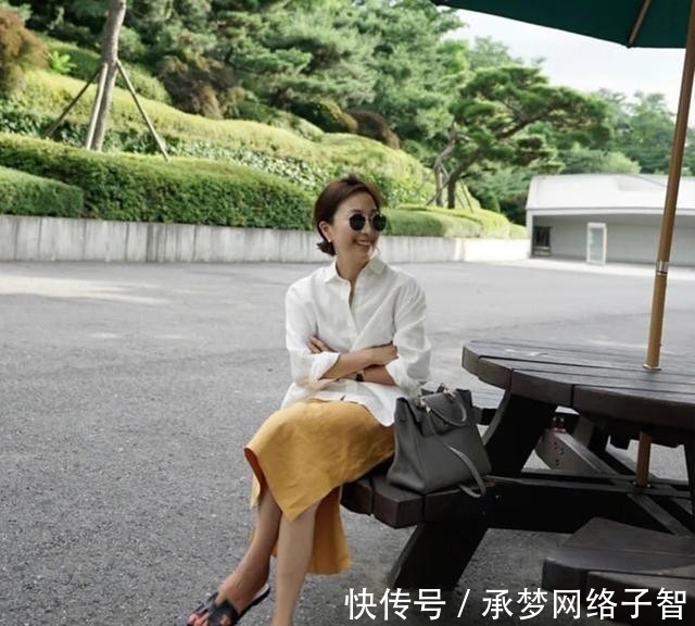 一衣 中年女人秋季穿搭越简约越高级,不信看这位博主,舒适大方显气质