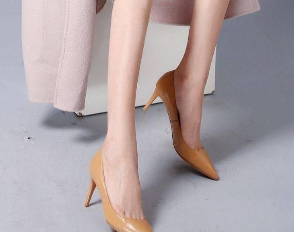 脚部 女生穿高跟鞋吸引目光! 这样的高跟鞋, 完美展现女人的魅力