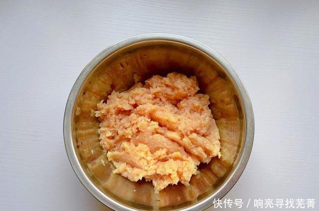 燕麦和鸡胸肉搭配,做美味的煎饼,低脂又解馋,常吃它想胖都难!