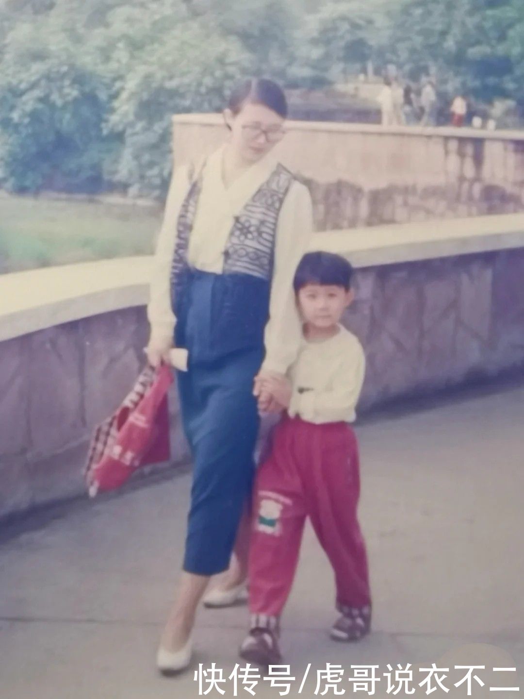 50、60岁女人懂穿衣更时髦,这位微胖妈妈辈的搭配技巧,太好看了