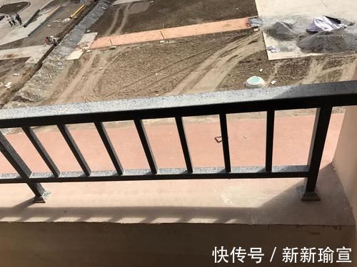 阳台|房子买在腰线层,阳台外面腰线宽50公分,比别的户型晒东西更方便