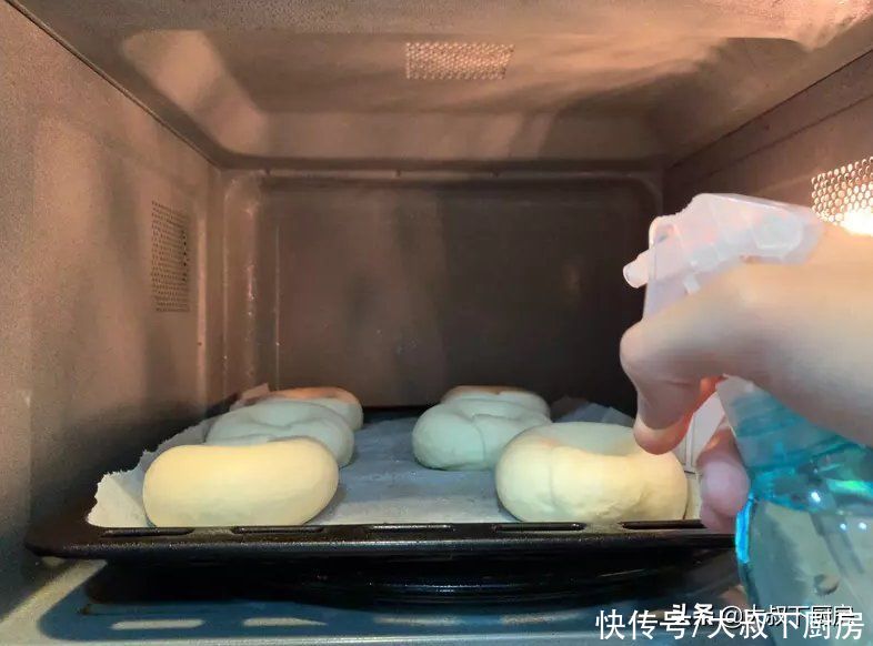 早餐不求人！大叔教你经典原味贝果，简单易学，比甜甜圈好吃