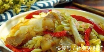 炒包菜时，万万不要直接下锅多加这1步，包菜更翠绿，还不出水