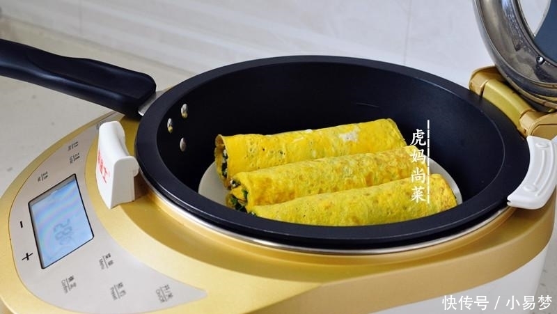 荠菜新吃法,卷起来蒸5分钟,清鲜软嫩,一口一个吃不停