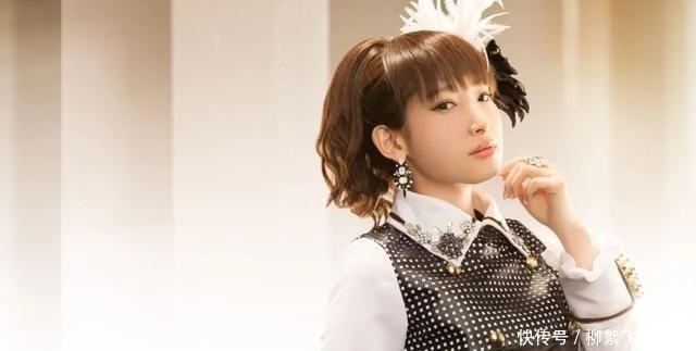 自产|某宅男身穿LoveLive周边衣服,用自产阿帕茶泼向女性,觉得很有趣