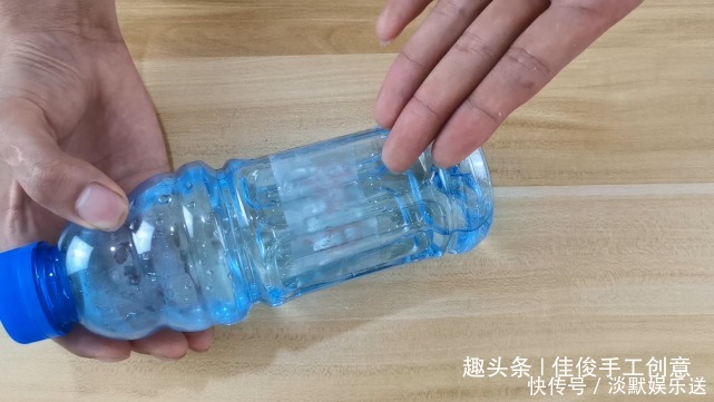 塑料瓶|原来透明胶还有大用途，放在水中泡一泡，解决了家里的一困扰！