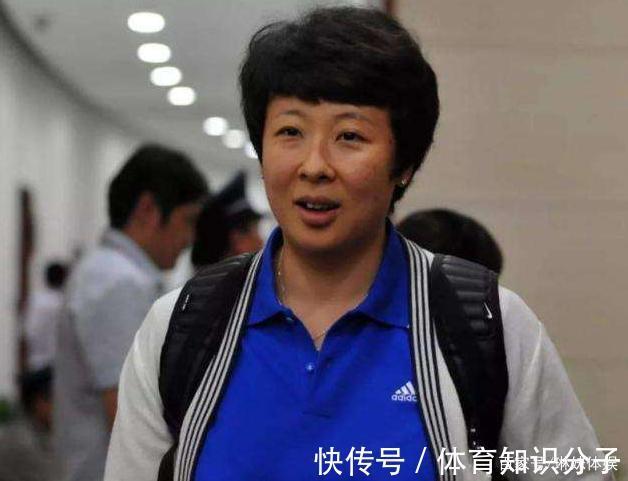冯坤|冯坤出任中国女排主帅众望所归?远嫁泰国心系中国,事业有夫支持