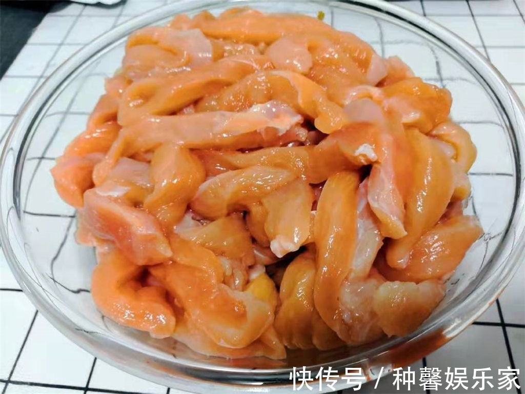 想吃炸鸡柳不用出去买，教你家常做法，又香又脆，孩子吃不够