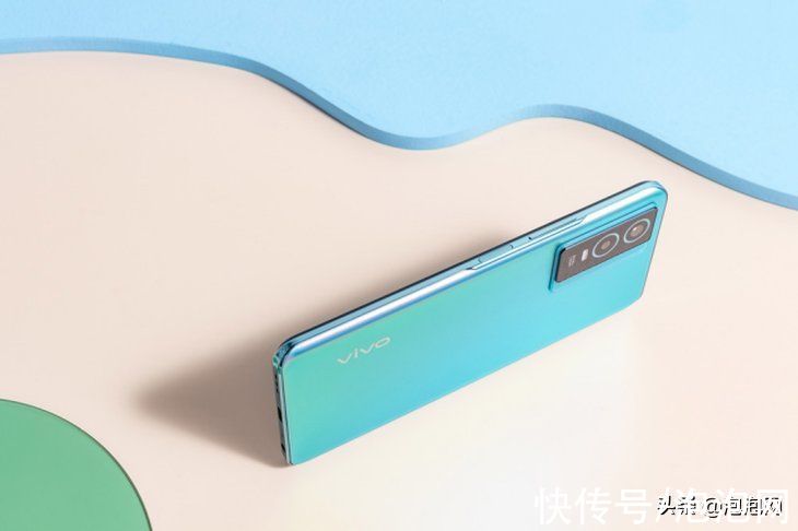 vivo|44W 闪充搭配吸睛颜值，vivo Y76s成千元首选