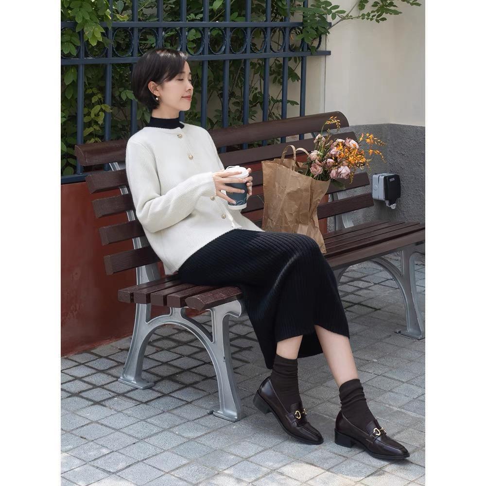 墨绿色 冬季怎么穿半身裙才好看，结合上毛衣保暖舒适，高级优雅又减龄