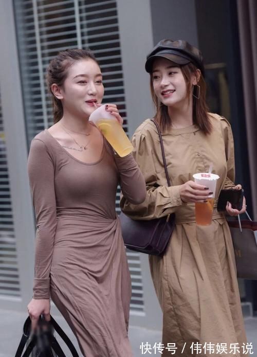 小姐姐|一对漂亮的闺蜜，说实话，还是穿紧身裙更好看