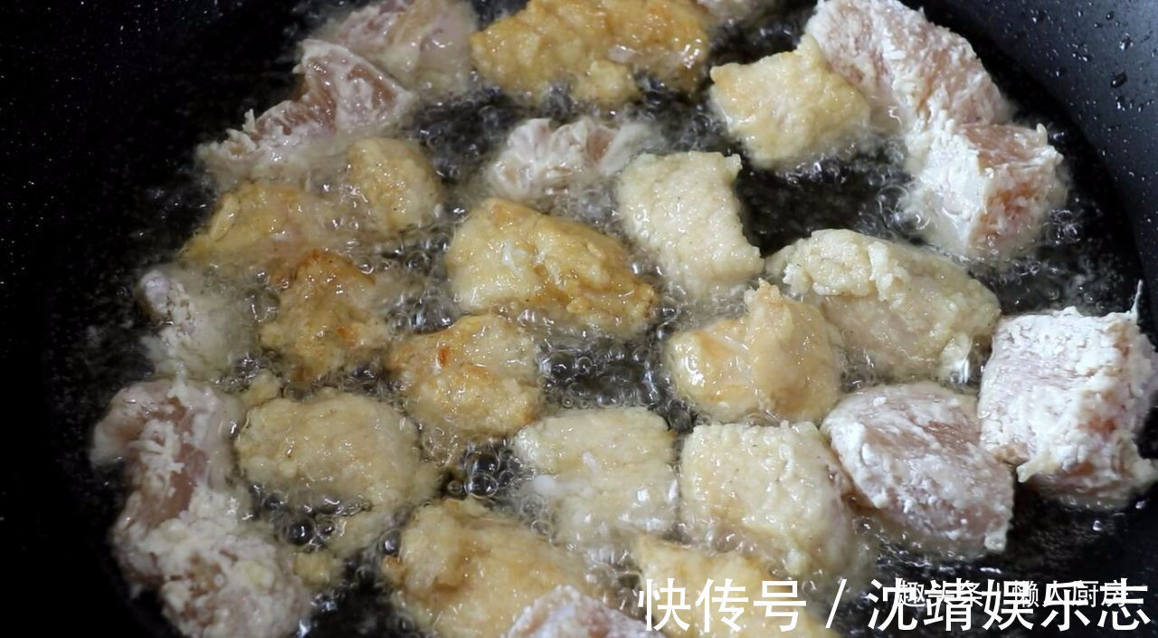 教你鸡胸肉最香的做法,外皮酥脆,肉嫩不柴,怎么吃都吃不腻