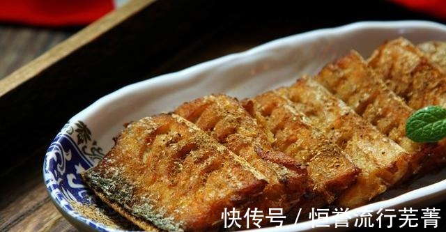 鱼刺|“干煎带鱼”最简单方便的做法，鱼肉鲜嫩外表酥脆，色泽金黄诱人！