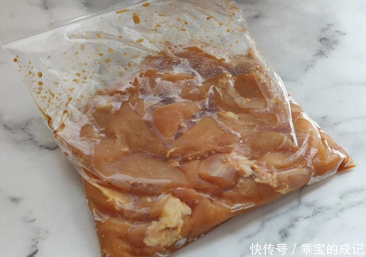 鸡胸肉|自制烤箱版的香酥鸡柳，香酥可口，食材健康，家人吃得放心
