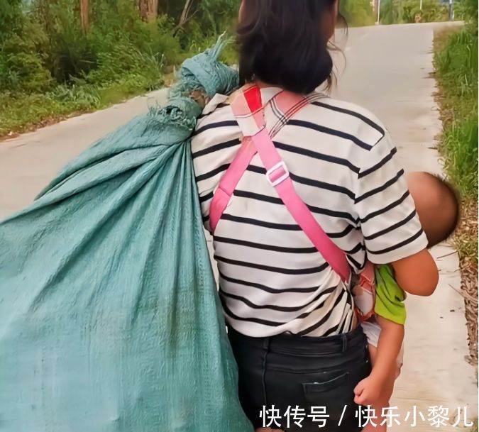 妈妈|24岁妈妈带俩娃烈日下捡垃圾，网友感慨：女人嫁错人太悲哀