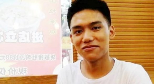 易爸爸|记得《变形计》吴宗宏?向“富爸爸”要钱被拉黑,如今25岁成这样