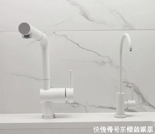 台面|同样是小厨房,瞧瞧人家会布置的,我怎么就没想到呢,活该不好用