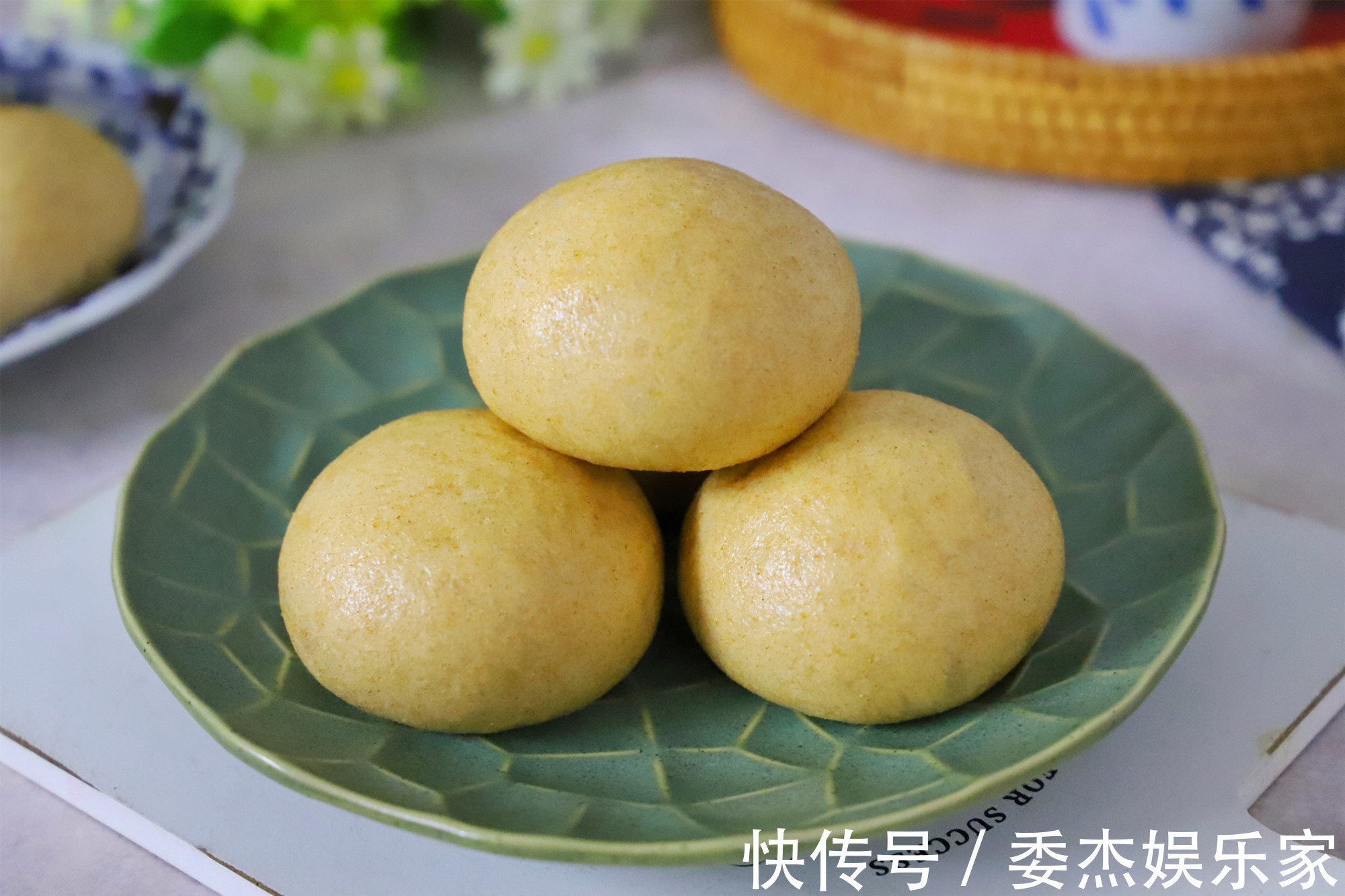 蒸馒头|蒸馒头用冷水还是用开水教你正确做法，馒头蓬松暄软不塌陷