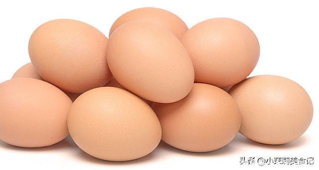 买鸡蛋时,选蛋壳表面干净的还是脏的?超市员工:很多人都挑错了