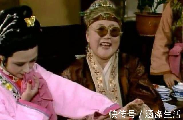 西门庆|鸳鸯掀起尤二姐的裙子,贾母的态度,暴露了她畸形的审美观