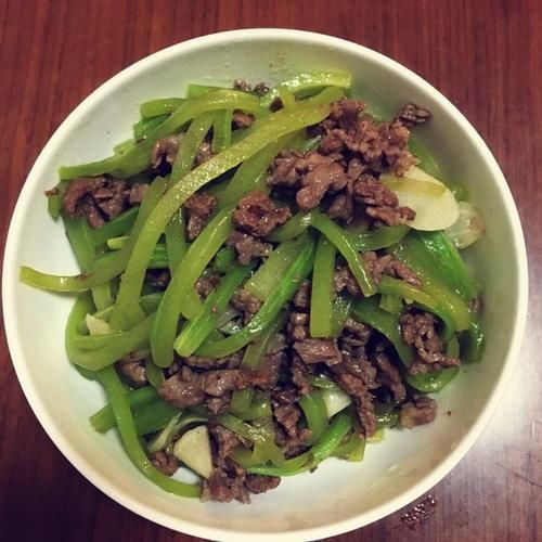 冬天,这菜天越冷越要多吃,简单炒一炒,营养极高,贵点也值了