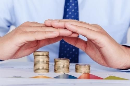 家庭|为何说“宁可穷三年,也要自己带娃”的宝妈会被打脸?